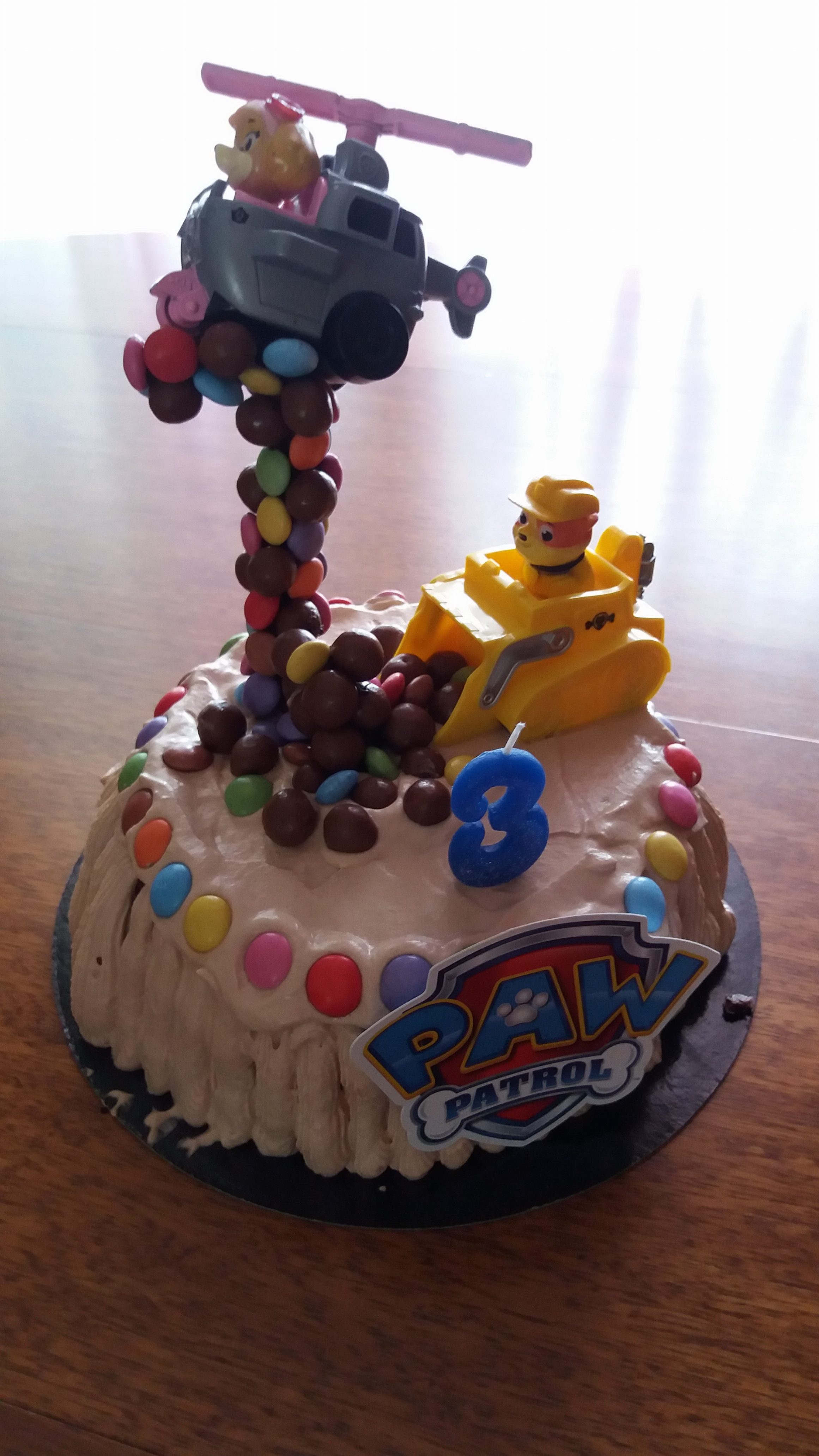 Gravity cake Pat Patrouille : La gourmandiserie : le blog !